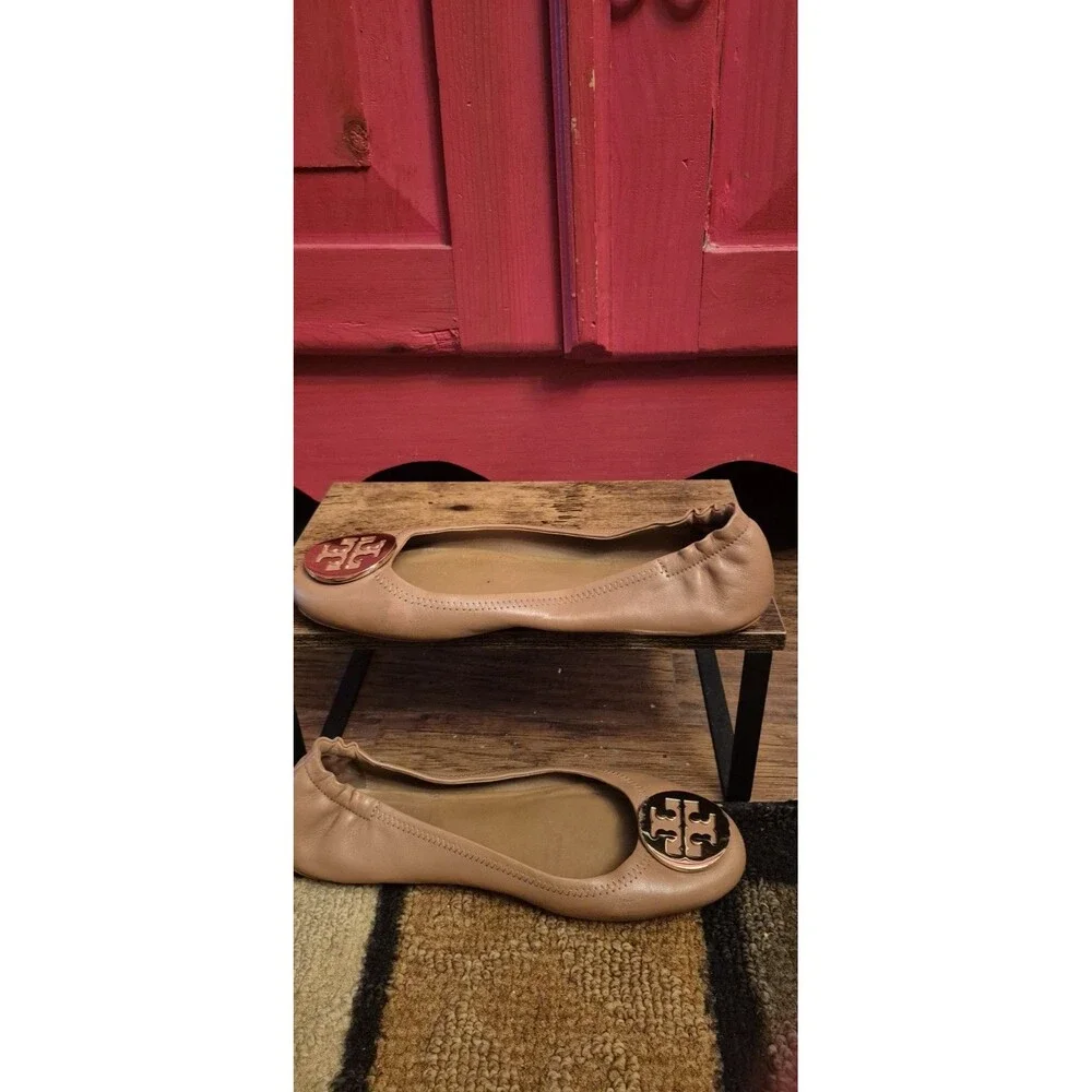 Tory Burch Size 8.5 (READ) 32880 Royal Tan Minnie Travel Flat with Metal Logo